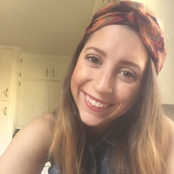 Meet your Posher, Stephanie - Picture 4 of 4