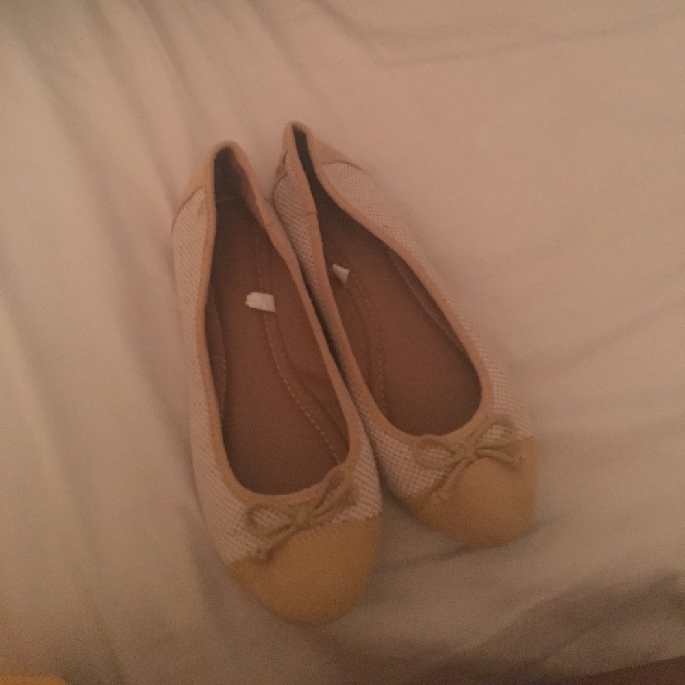 Yellow ballet flats NWOT