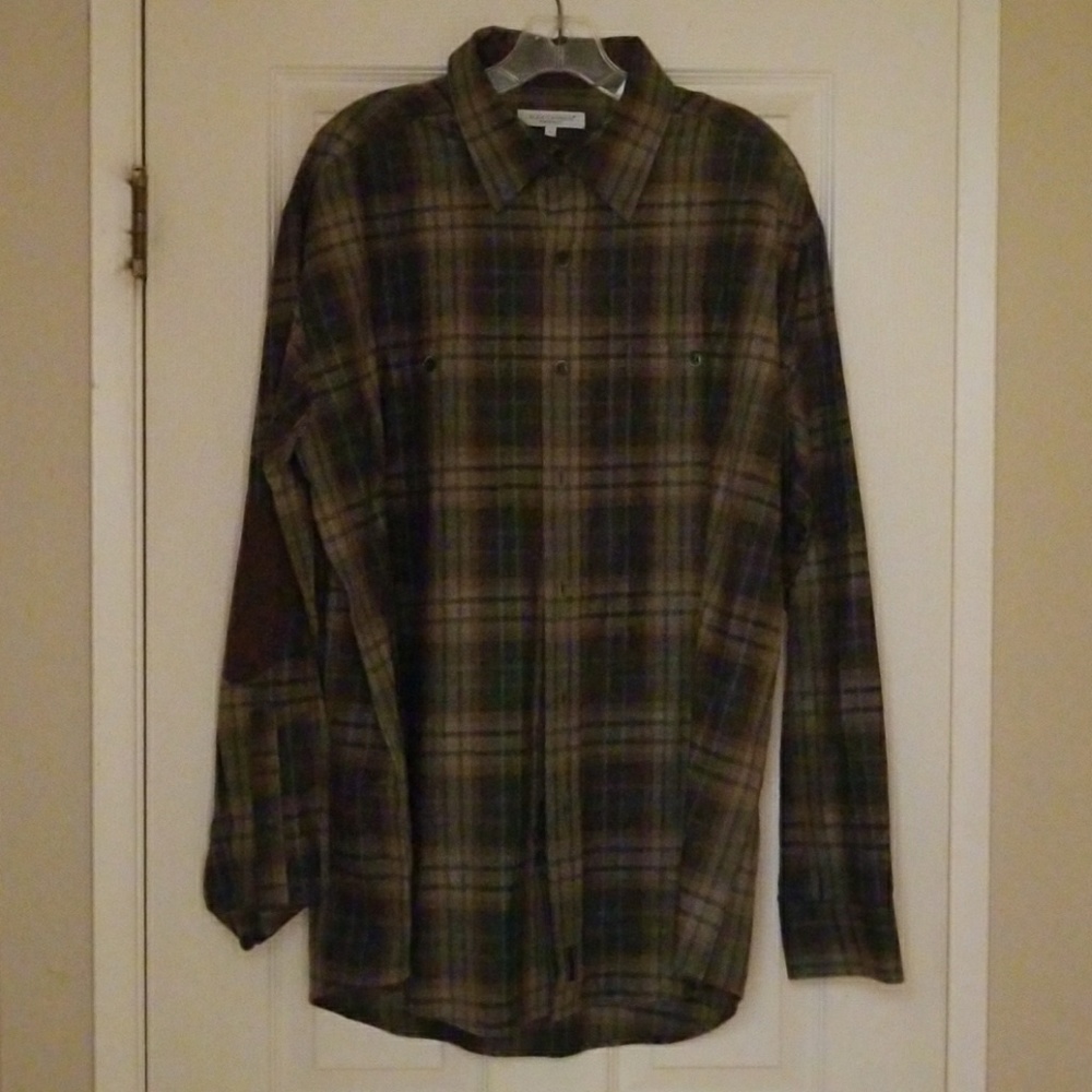 Alex Cannon large long sleeve button down shirt.