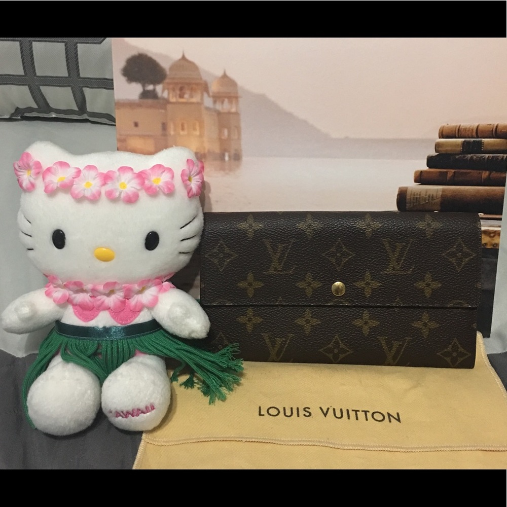 Authentic Louis Vuitton Sarah Wallet