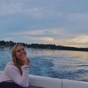 Meet your Posher, Demi