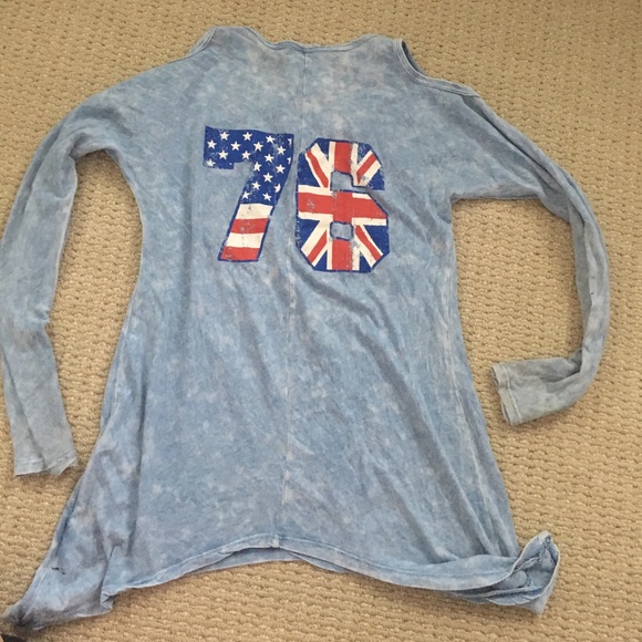 Long sleeve cold shoulder too - Picture 2 of 3