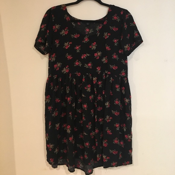 Brandy Melville Dresses & Skirts - Brandy Melville "Nicolette" floral dress