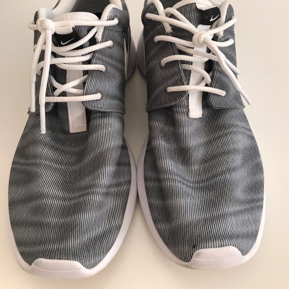 Nike Roche - Picture 2 of 6