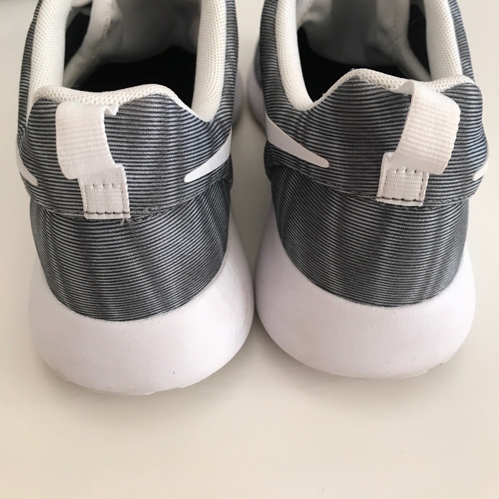 Nike Roche - Picture 3 of 6