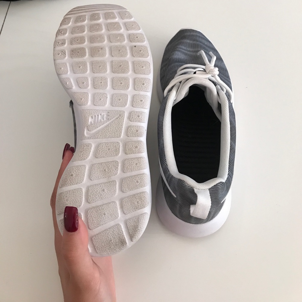 Nike Roche - Picture 4 of 6