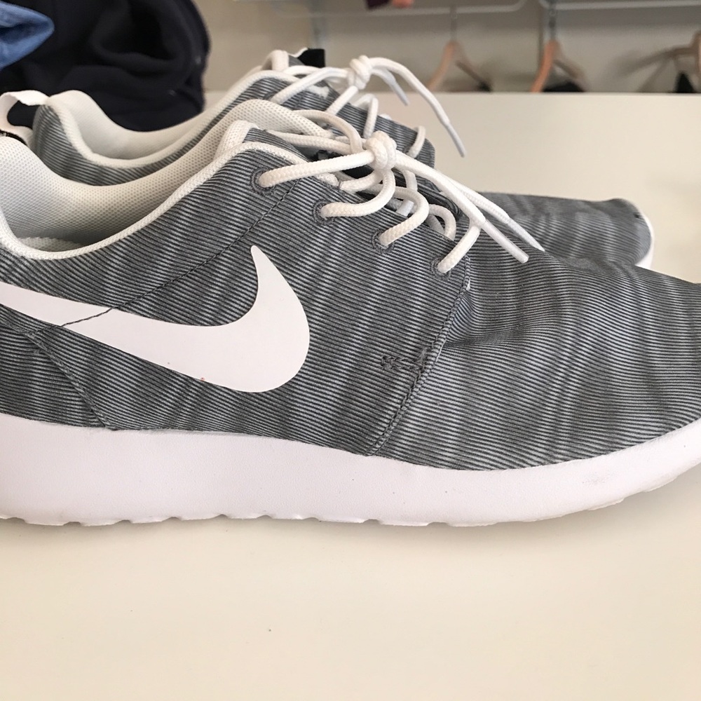 Nike Roche - Picture 5 of 6