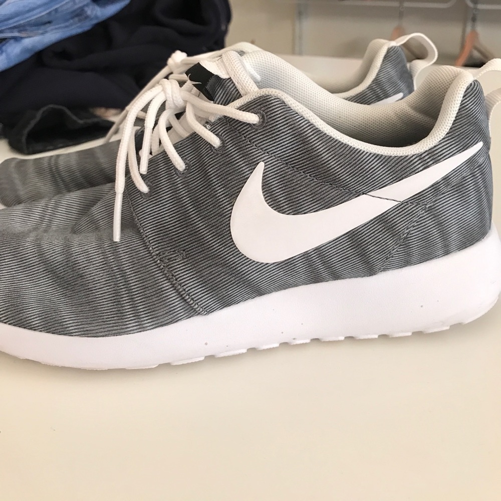 Nike Roche - Picture 6 of 6