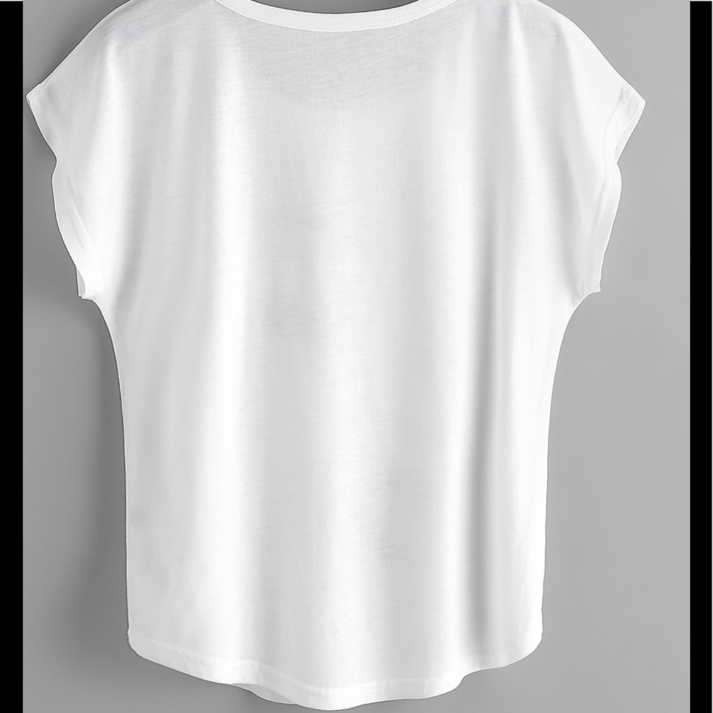 🆕Curved hem wink with pink lips tee👄 - Picture 2 of 4