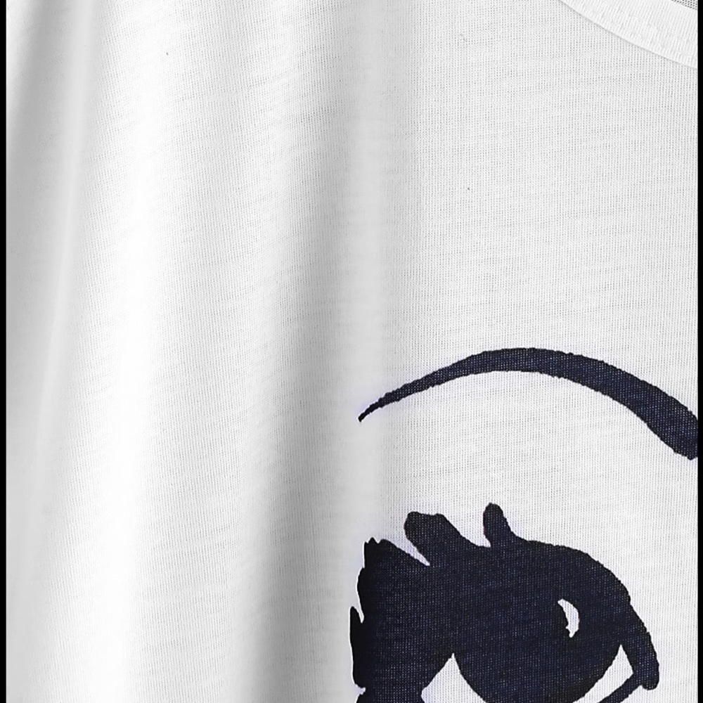 🆕Curved hem wink with pink lips tee👄 - Picture 4 of 4