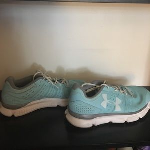Blue under armor tennis shoes