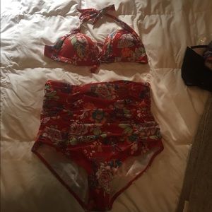 High waisted bikini😘