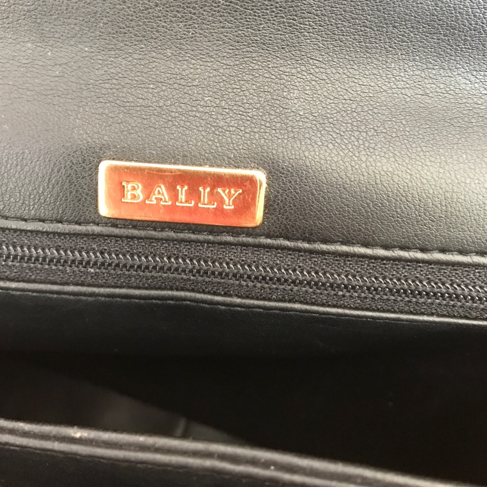 Quilted Lamb Skin Bally Bag 100% Authentic - Picture 5 of 8