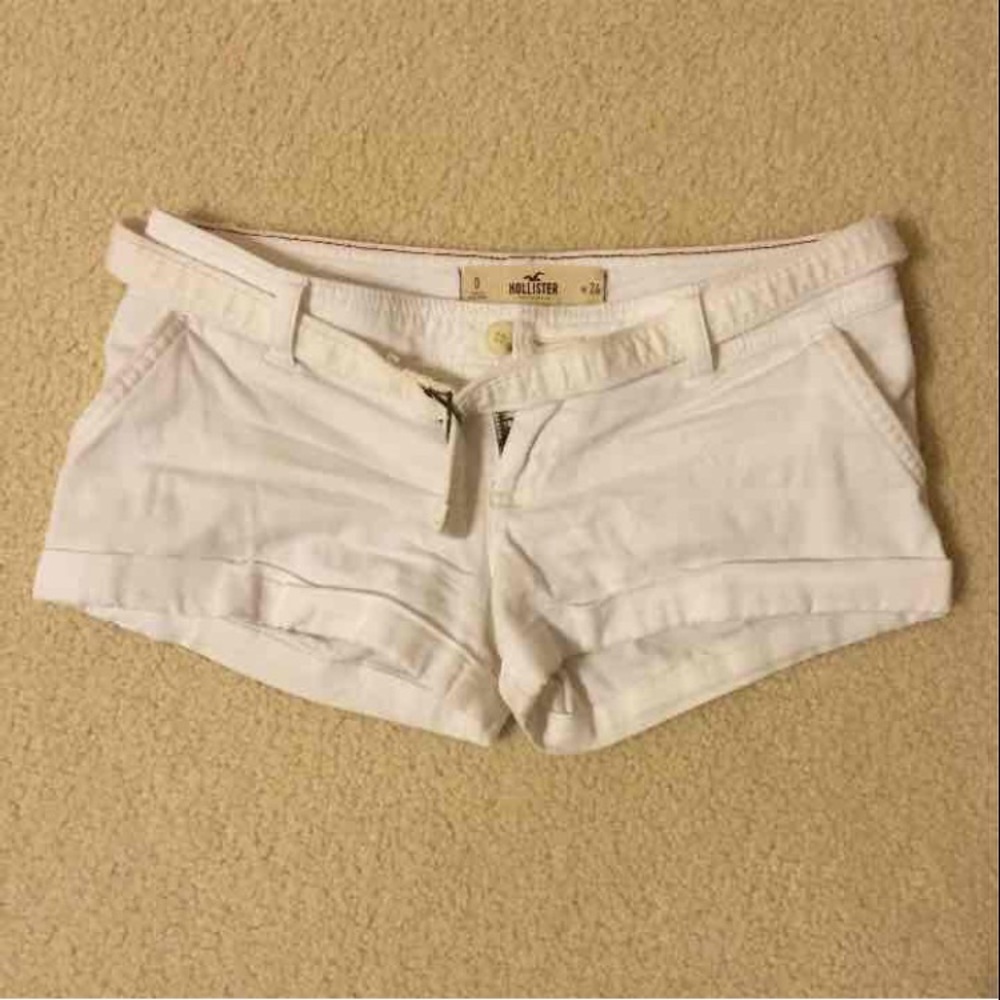 Hollister White Cuffed Shorts with Belt (size 0)