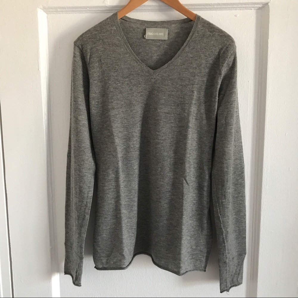 Grey V-neck cashmere sweater