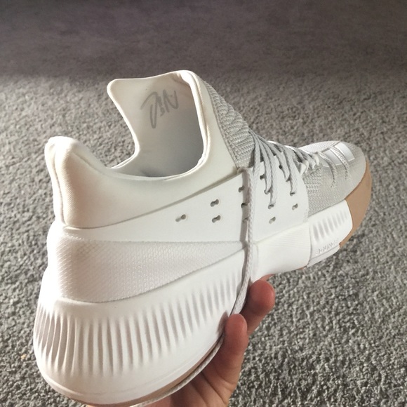 Damien Lillard 3's - Picture 2 of 3