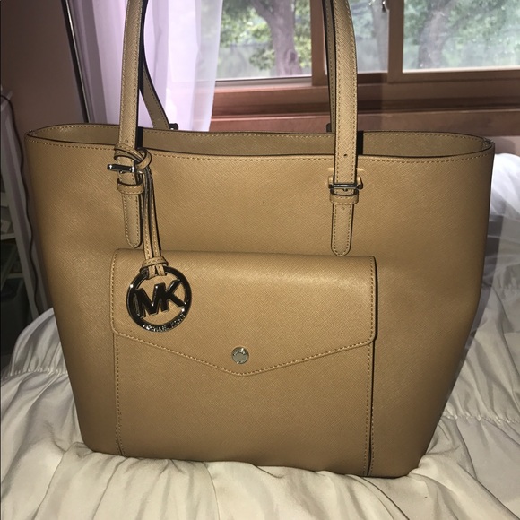 Michael Kors bag - Picture 1 of 4