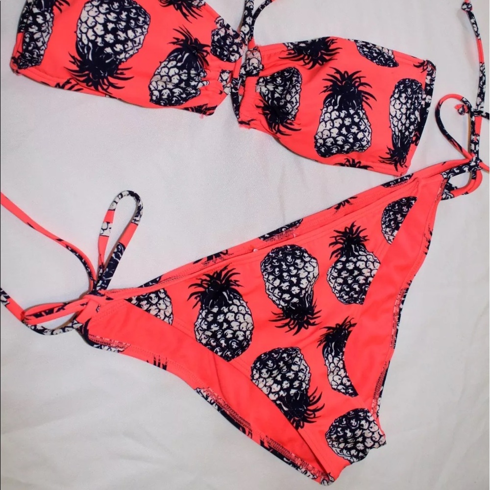 ISO pineapple Roxy bikini bottoms - Picture 3 of 4