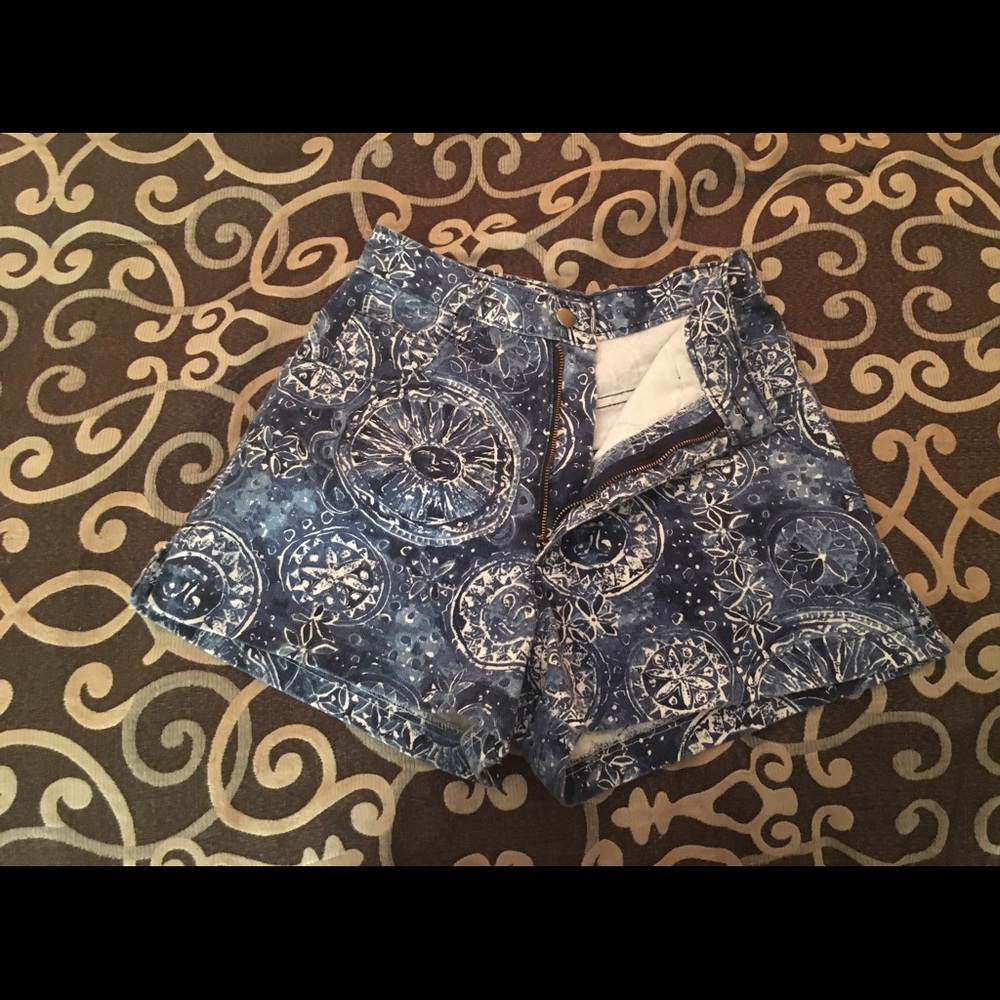 High waist retro patterned denim shorts