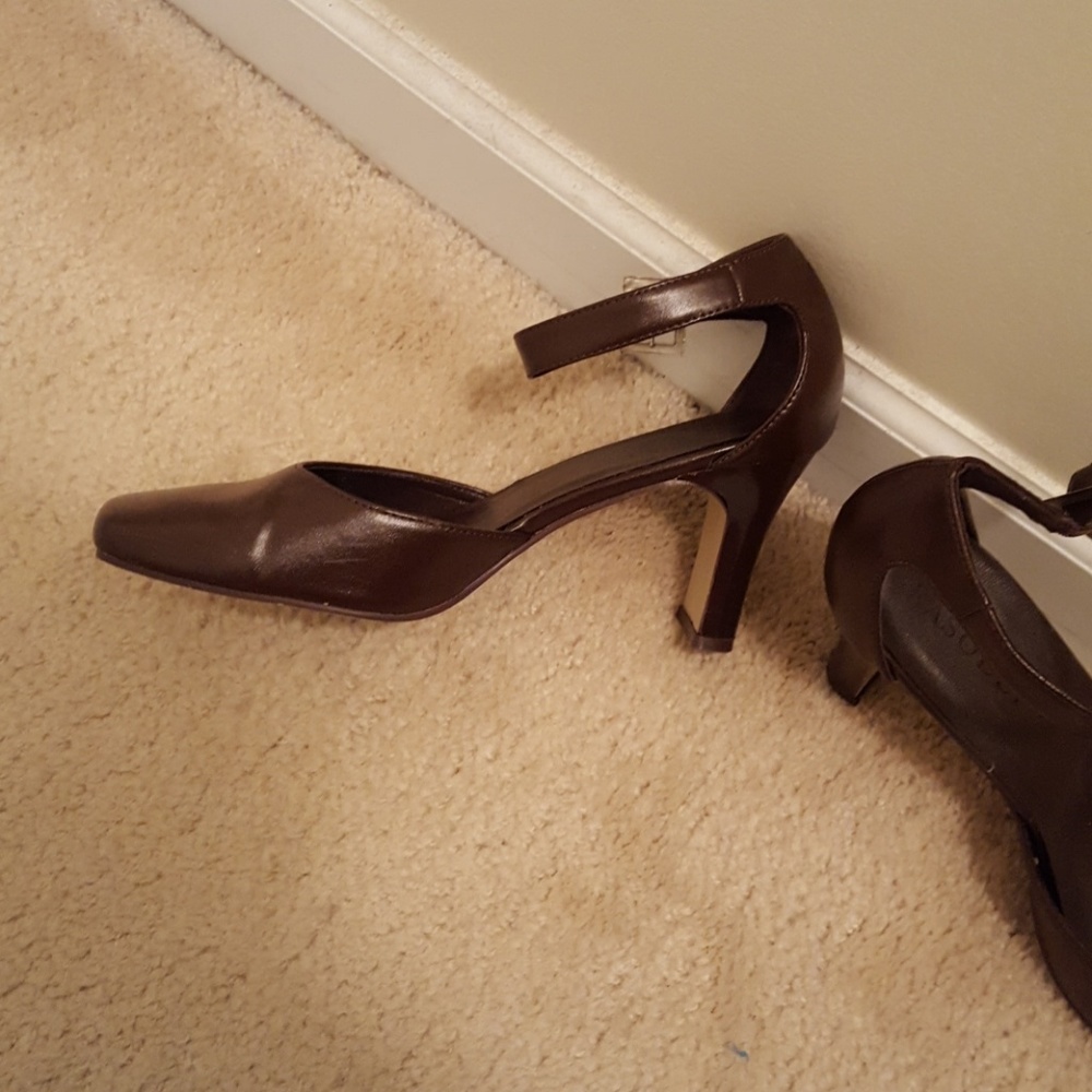 Rasolli Brown Heels - Picture 2 of 6