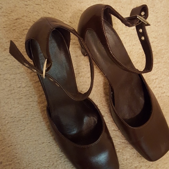 Rasolli Brown Heels - Picture 5 of 6