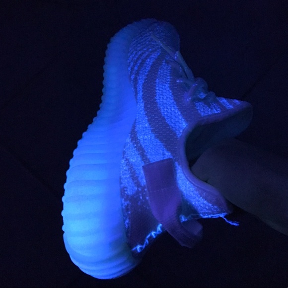 Yeezy boost 350 v2 cream white (triple white)