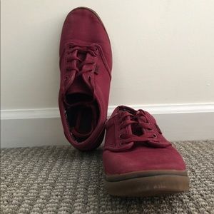 Low-rise Maroon Vans