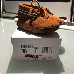 New Minnetonka braid bootie infant size 6