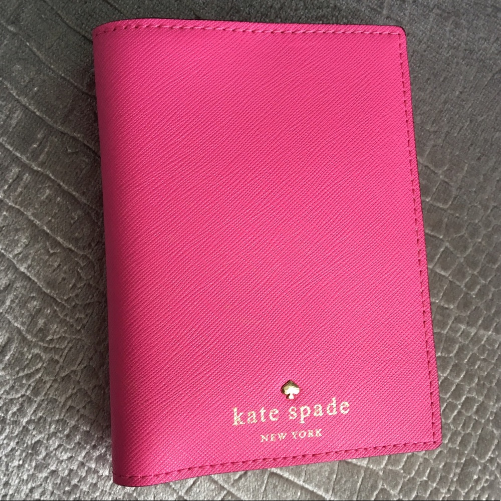 NEW Kate Spade Passport Cover 🌍✈️💗