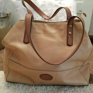 GORGEOUS LEATHER FOSSIL BAG
