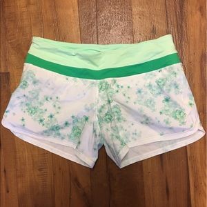 Lululemon Shorts Size 8 perfect condition