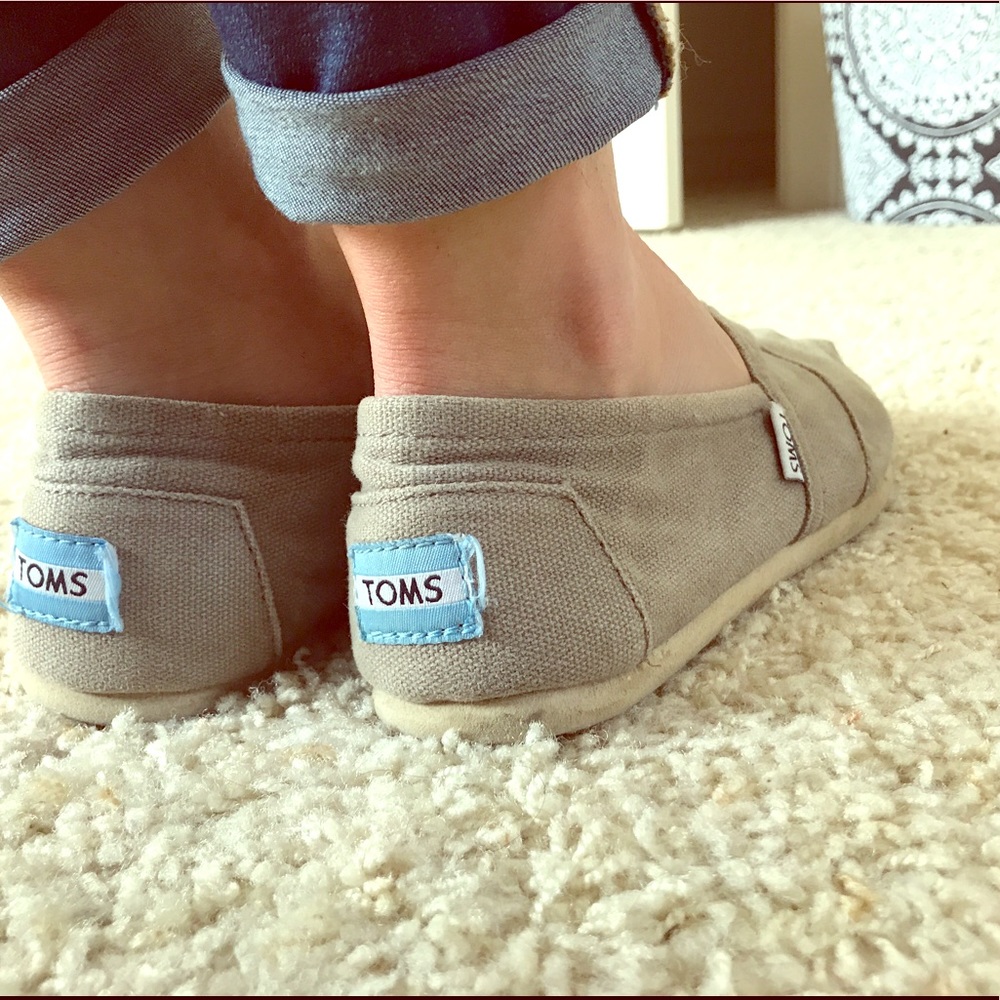 Gray Toms