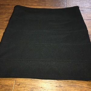 Black pencil line skirt