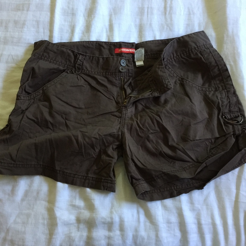 Brown shorts! Fits like xl!