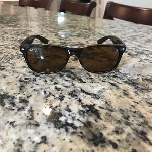 Ray Ban Wayfarer. Tortoise sunglasses