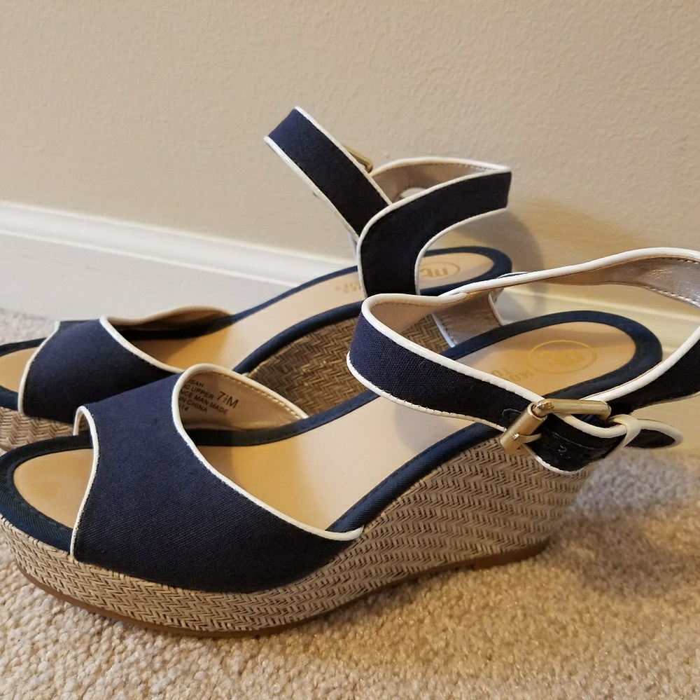 Mootsie Tootsie wedge platform sandal