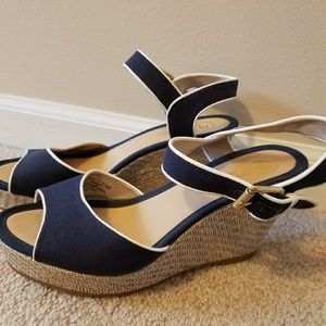 Mootsie Tootsie wedge platform sandal