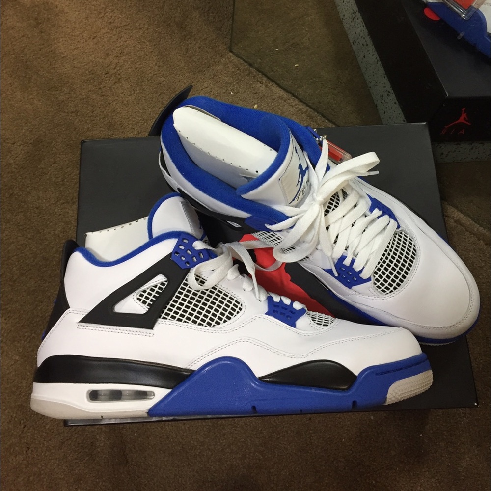 Air Jordan 4 Retro