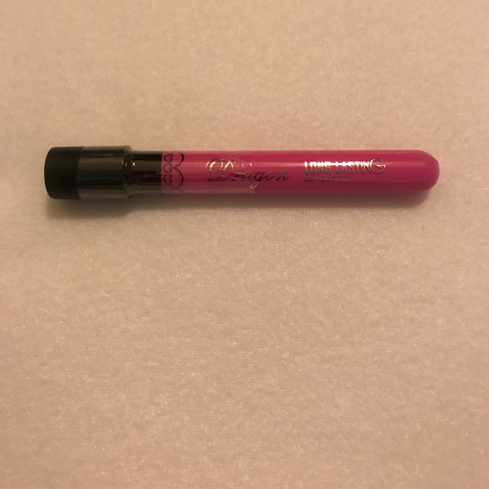 Long lasting lip gloss