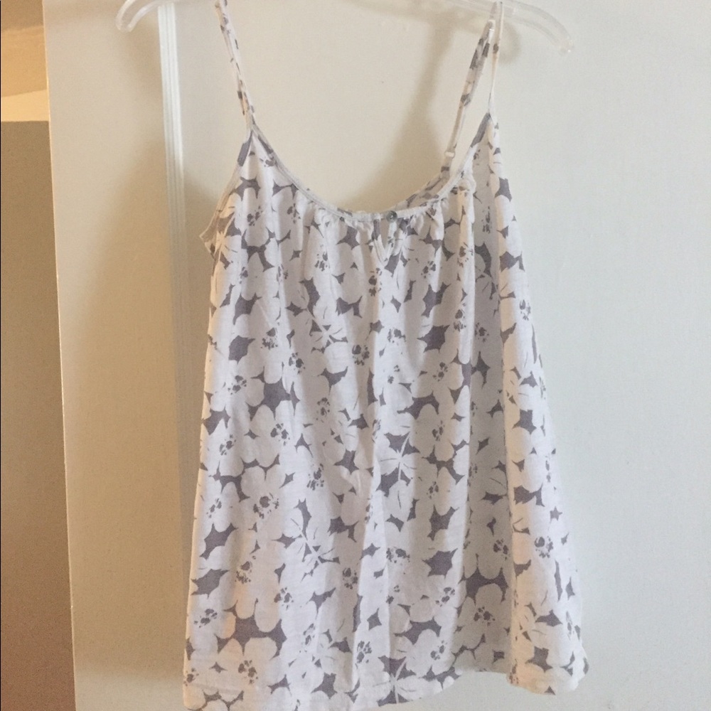Super cute flower tank!!! 🌸