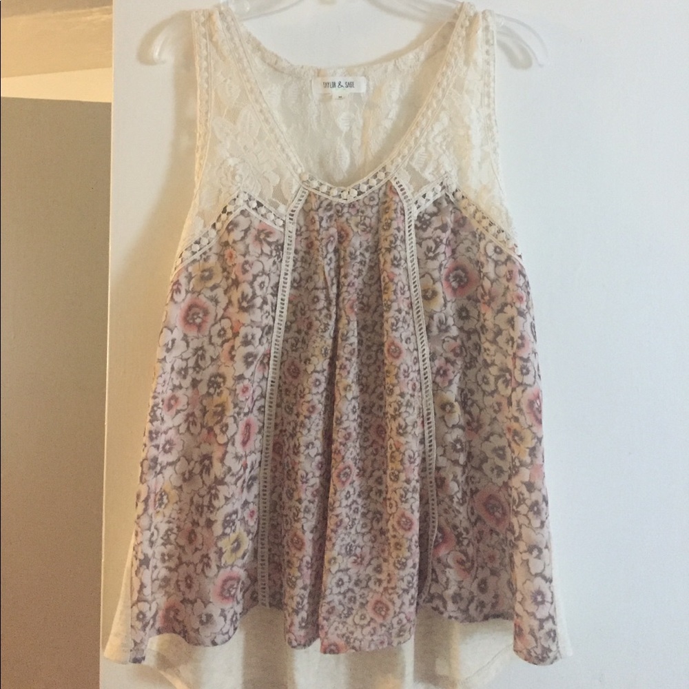 Light weight floral tank 🍂