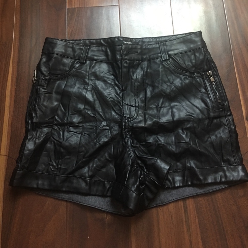 Black waisted fux leather black shorts