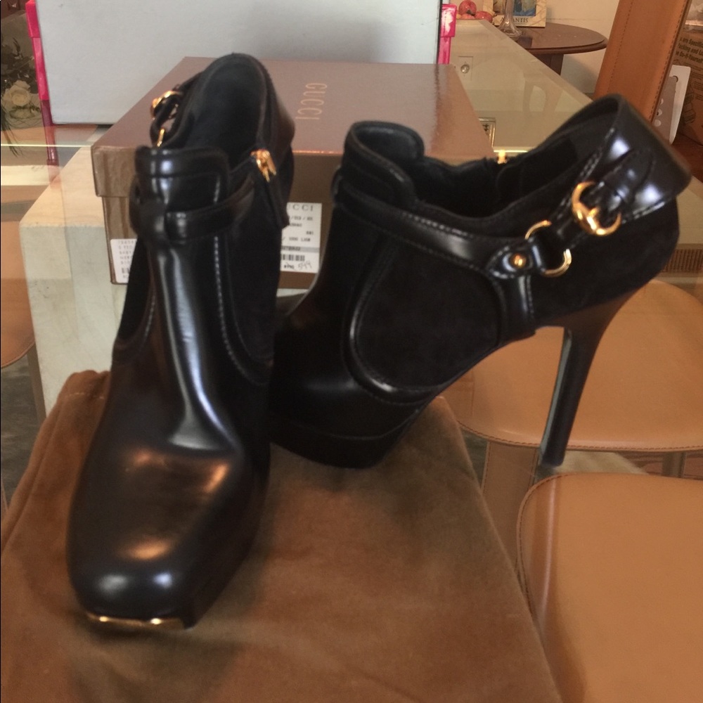 Gucci Baby Lux/Suede, Leather, & gold ankle boots. - Picture 2 of 4