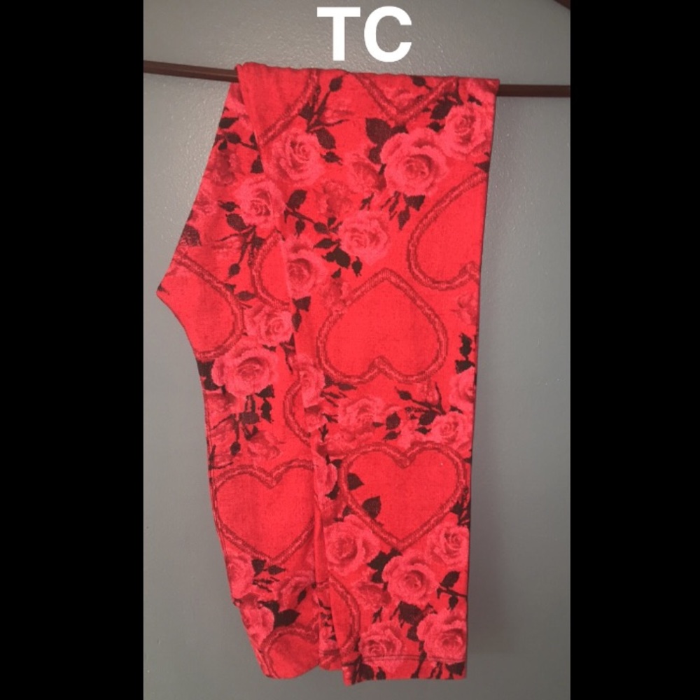 LLR LuLaRoe Tall and Curvy TC leggings - hearts
