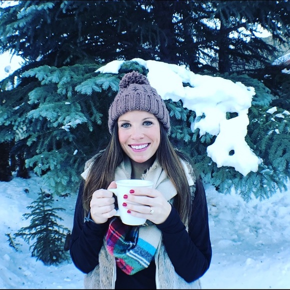 Meet your Posher, Elizabeth - Picture 2 of 4