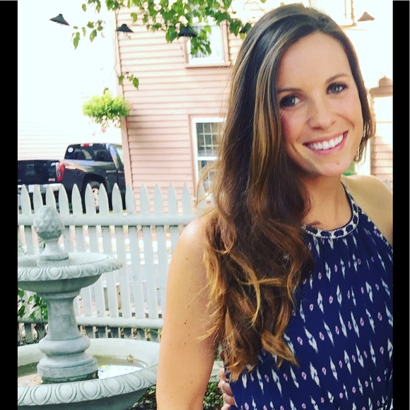 Meet your Posher, Elizabeth - Picture 4 of 4