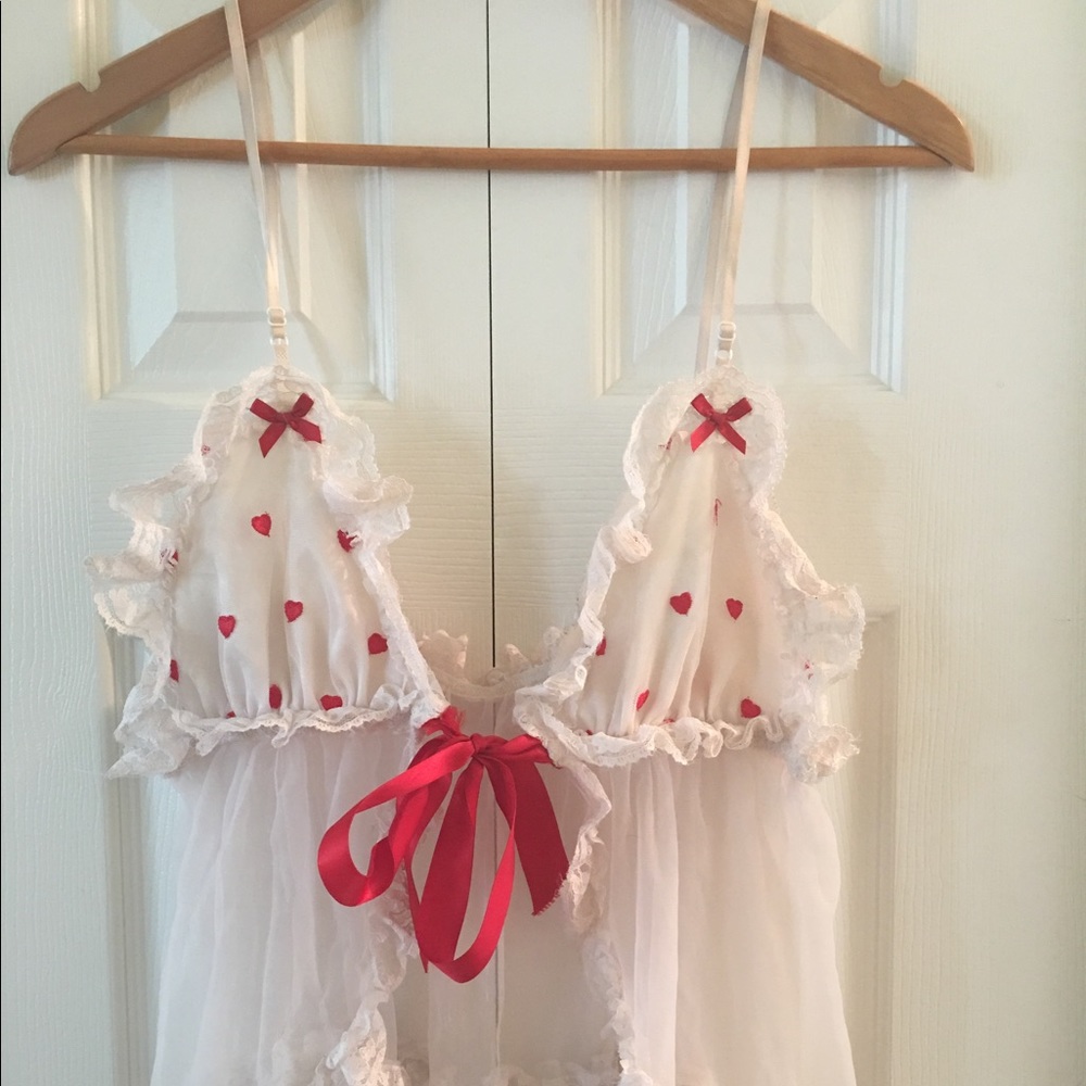 Red and white nighty top size XL