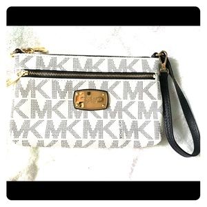 Michael Kors Jet Set XL Wristlet Wallet.
