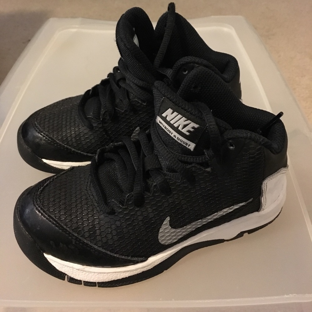 Nike Boy's Without a Doubt basketball shoe