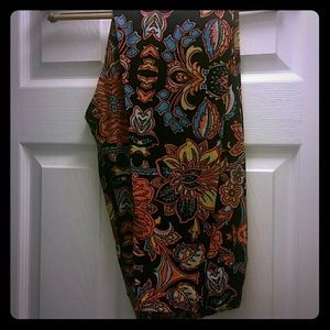 Gently worn paisley Lularoe leggings